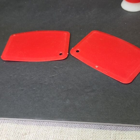 (6) Vintage Salt & Pepper Shaker Sets Plastic Bakelite Plus Extras - Picture 12 of 16